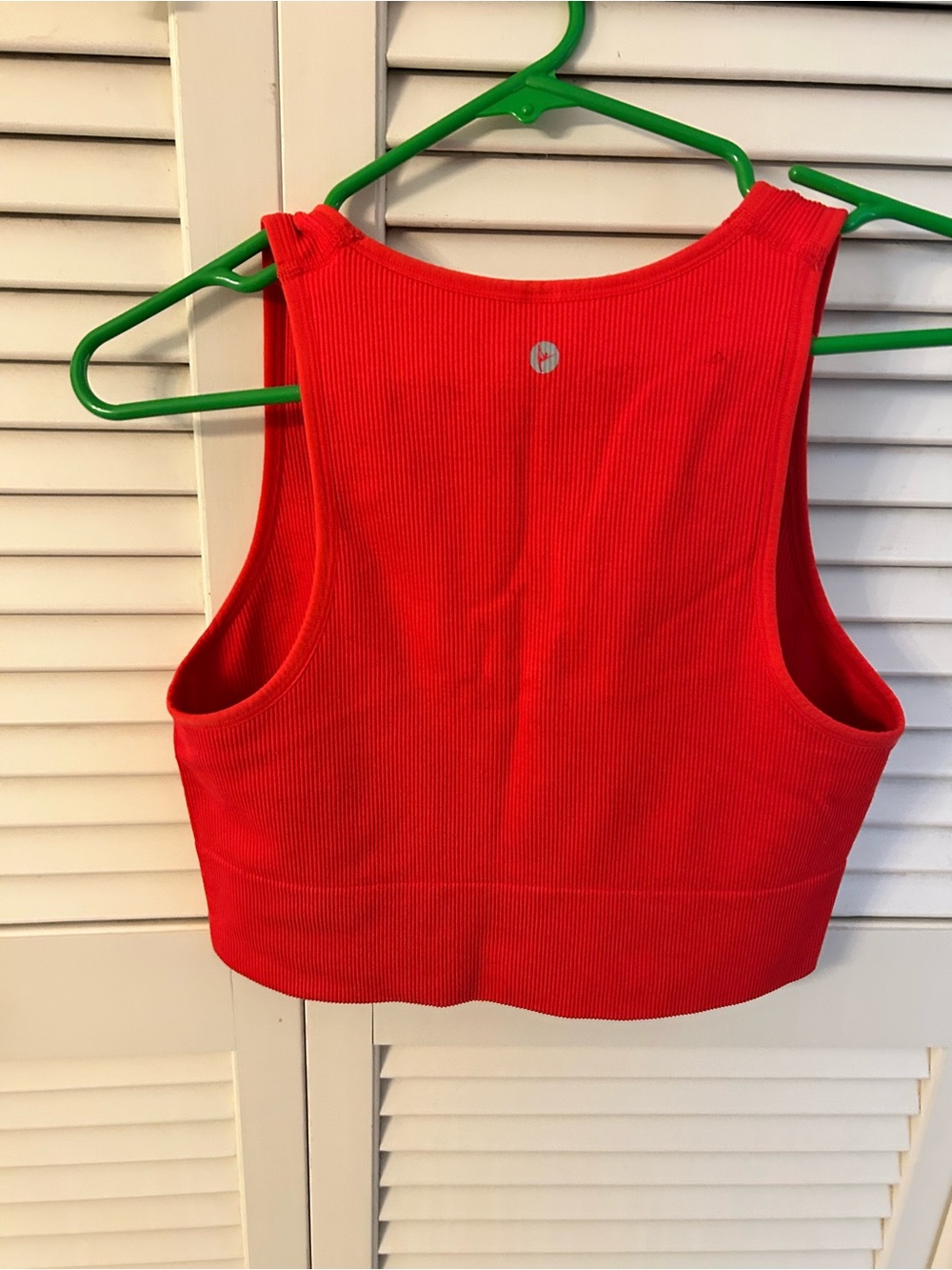 Bright Red Ribbed V-Neck Cropped Tank🚨 - Picture 2 of 2